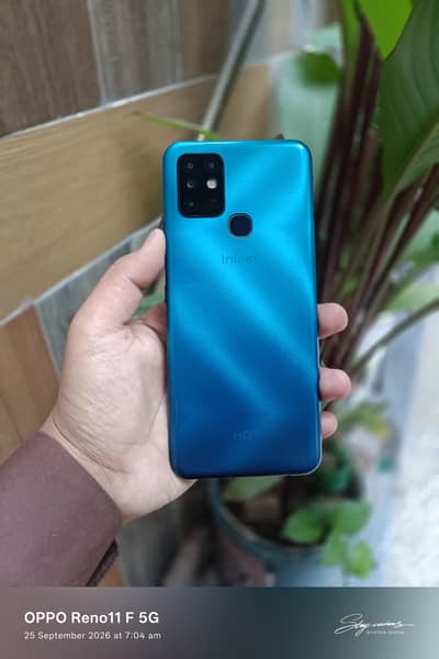 Infinix Hot 10 urgent sale 15k say kam qaly rabta na kryy