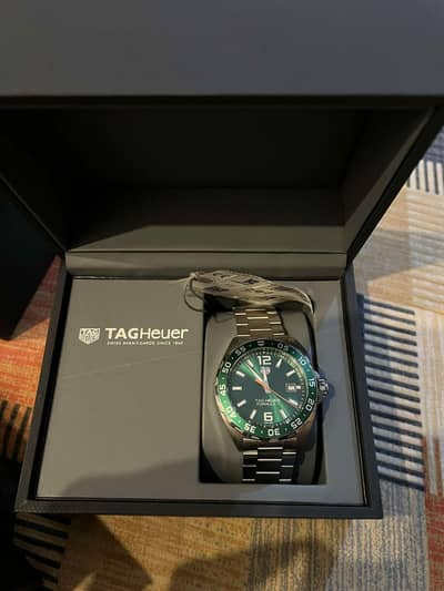 Tag Hever Formula 1 Quartz 43mm stainless steel with green dial