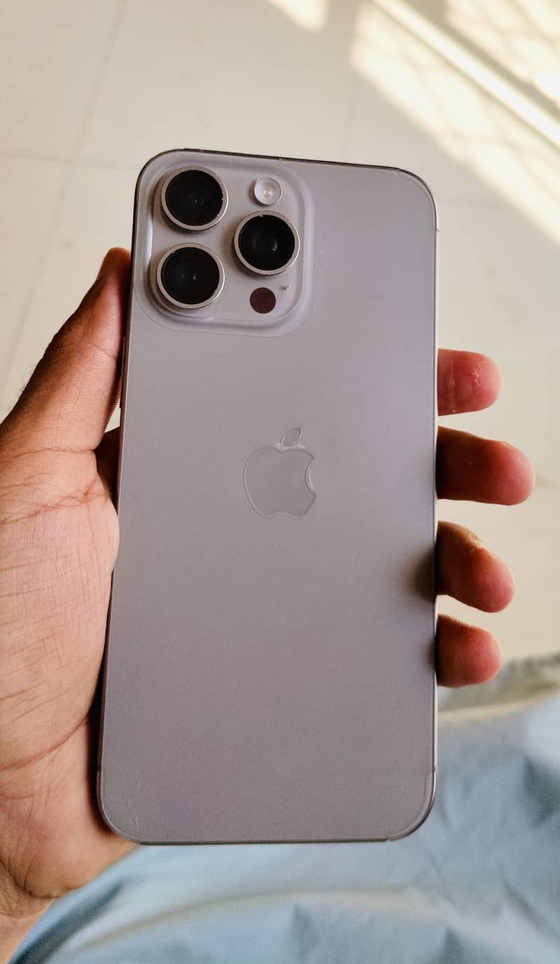 Apple iPhone 15 Pro Max 5