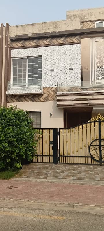 10 MARLA BRAND NEW HOUSE AVAILBLE FOR SALE AT RAFI BLOCK BAHRIA TOWN LAHORE