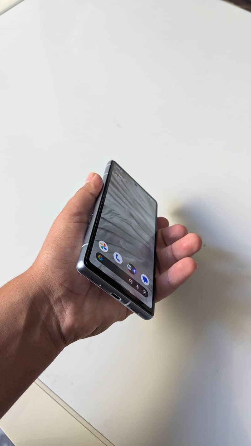Google Pixel 7a 2