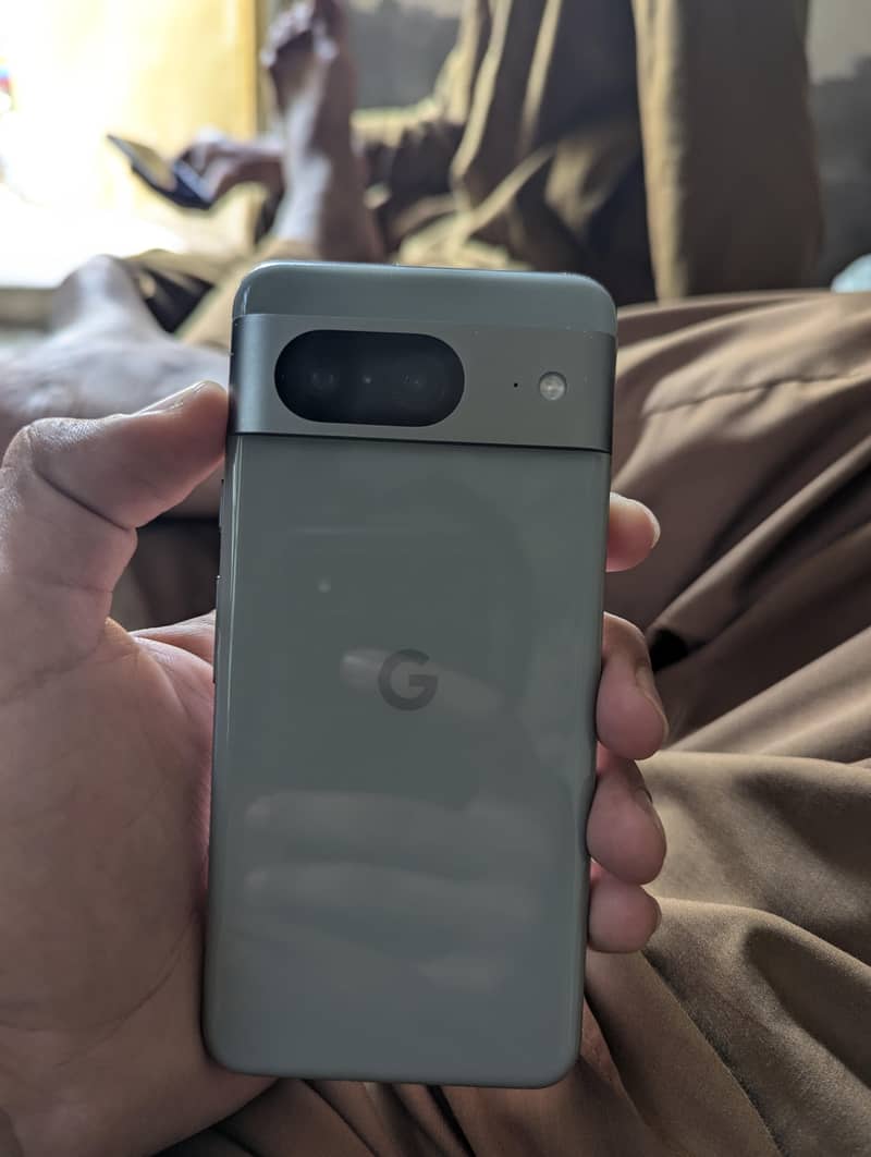 Google Pixel 8 4