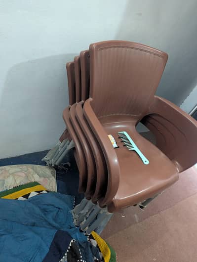 Plasti chair