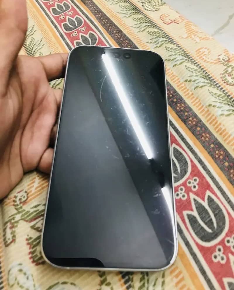 Apple iPhone 16 Pro 4