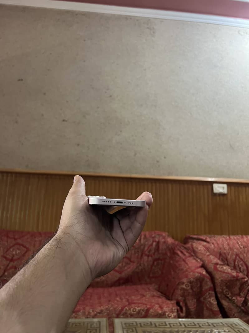iPhone 13 3