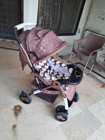 Baby Pram in Excellent Condition (9/10)– Comfortable & Stylish
