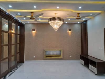 10 MARLA LOWER PORTION AVAILABLE FOR RENT UPER LOCKED OPTION FACING MASJID AND PARK