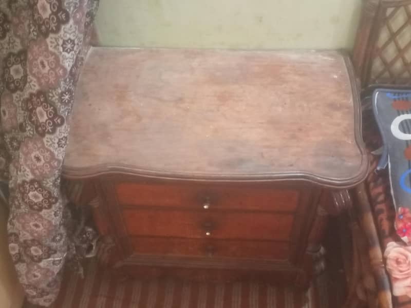 side table 0