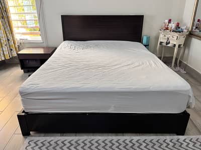 Bed set/ queen size bed with mattress/ 2 side table for sale