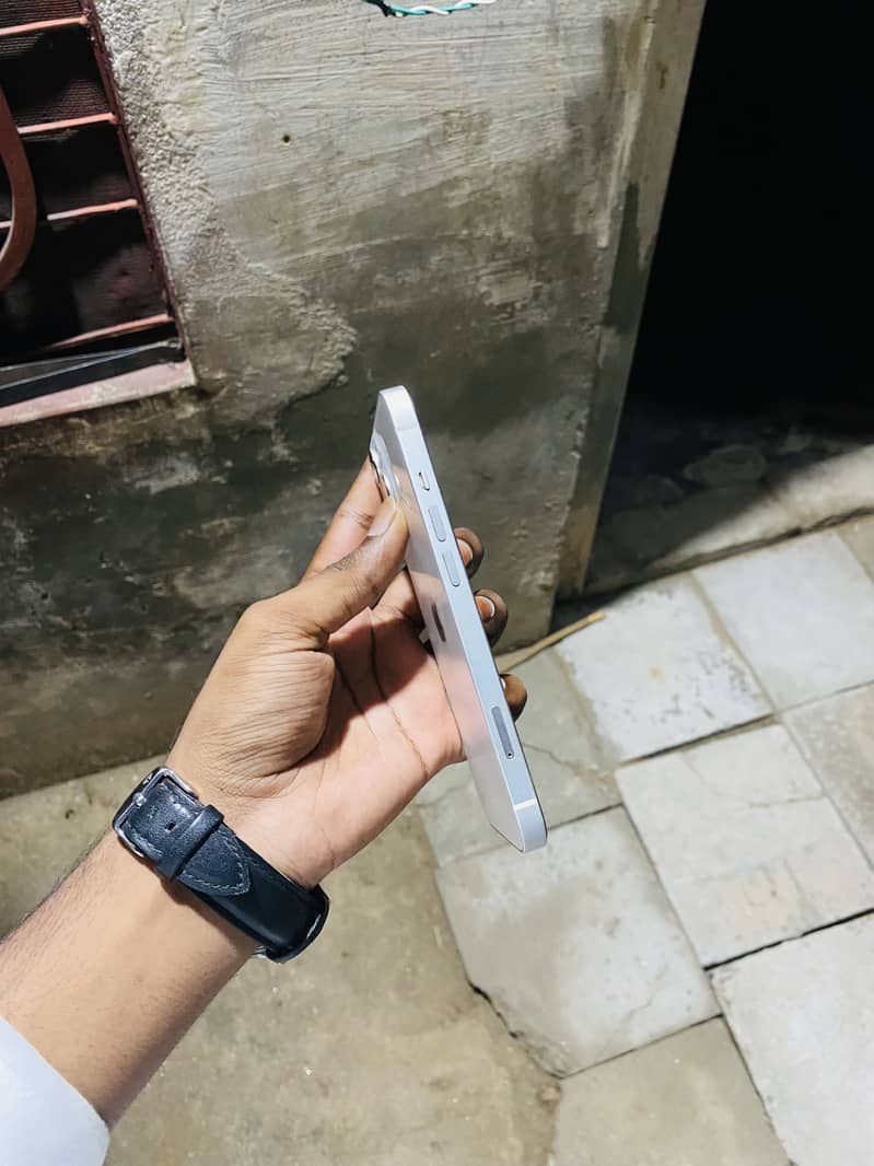 Apple iPhone 13 3