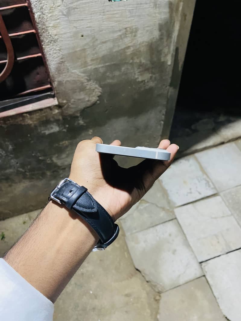 Apple iPhone 13 4