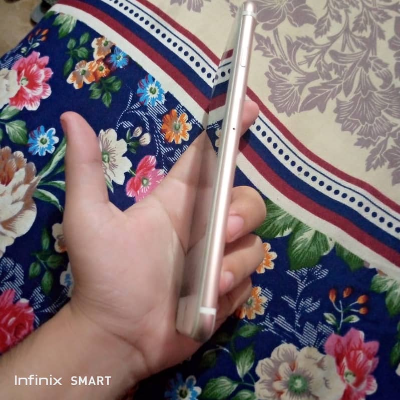 Apple iPhone 7 Plus 9