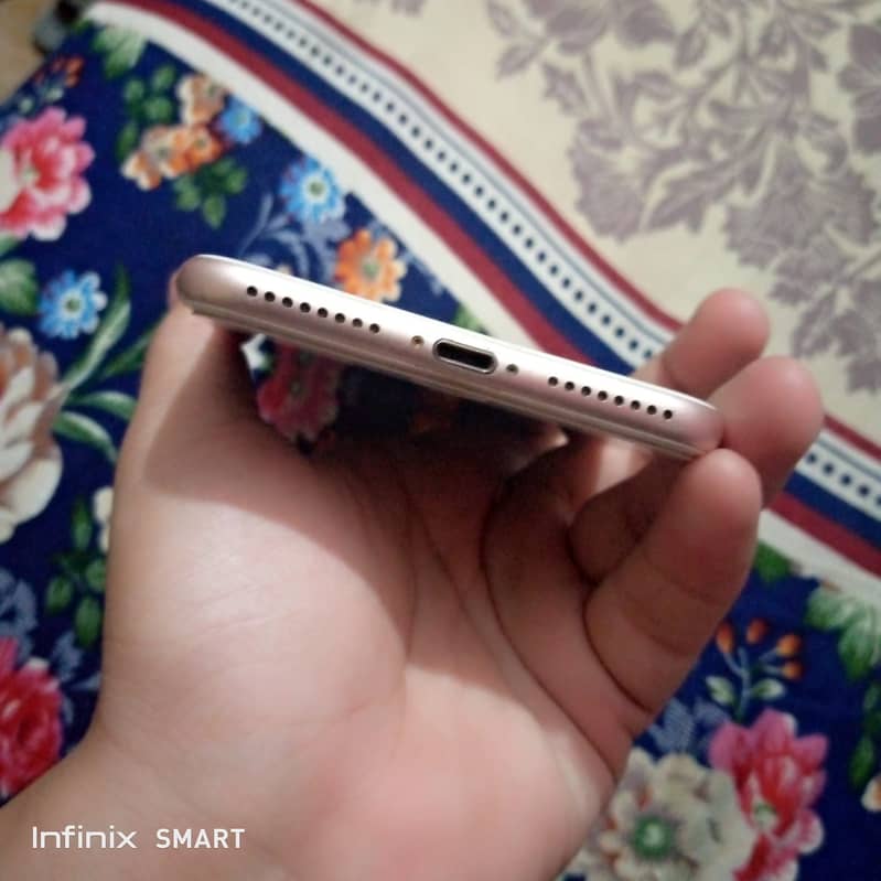 Apple iPhone 7 Plus 11