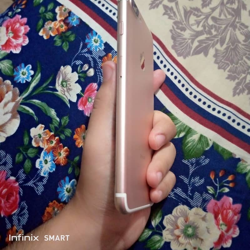 Apple iPhone 7 Plus 13