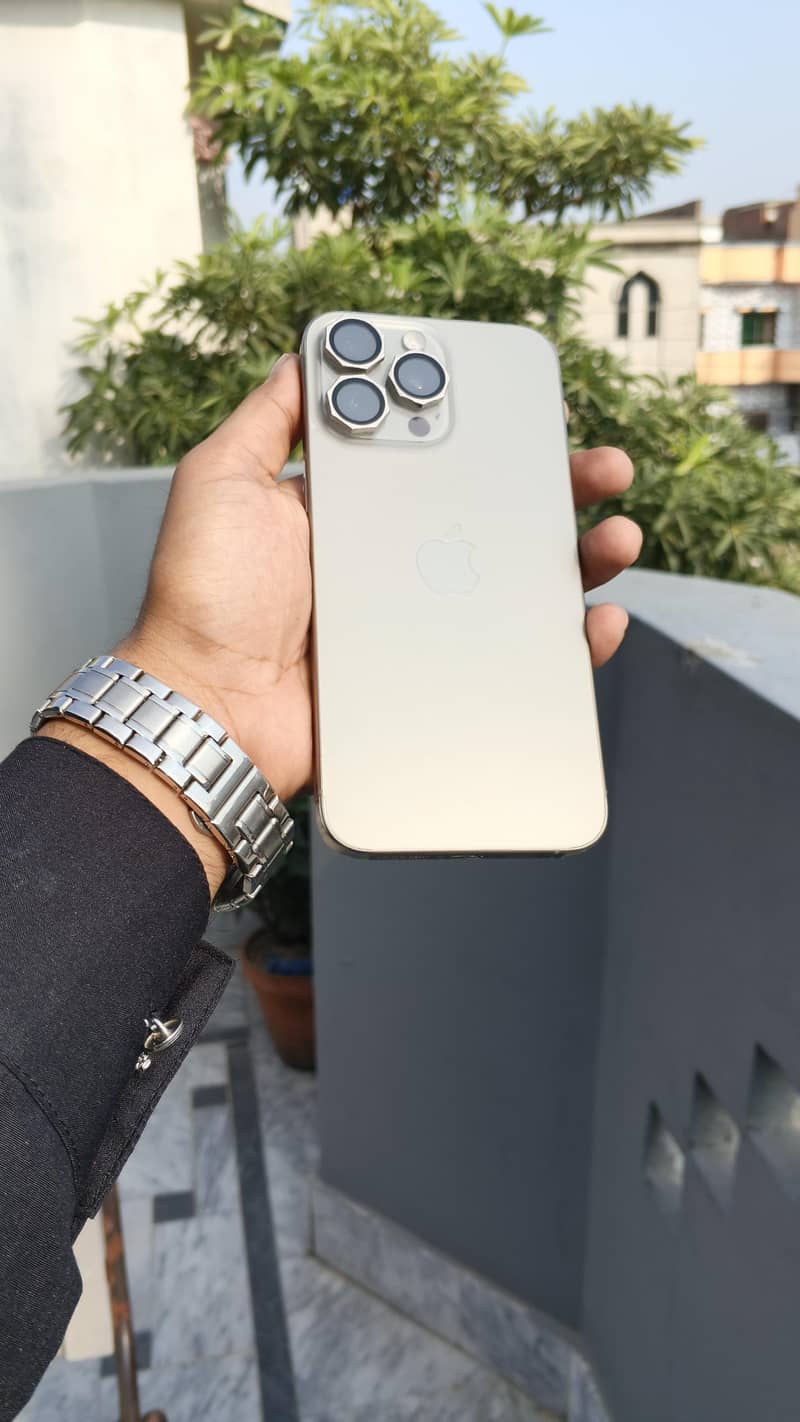 Apple iPhone 15 Pro Max 0