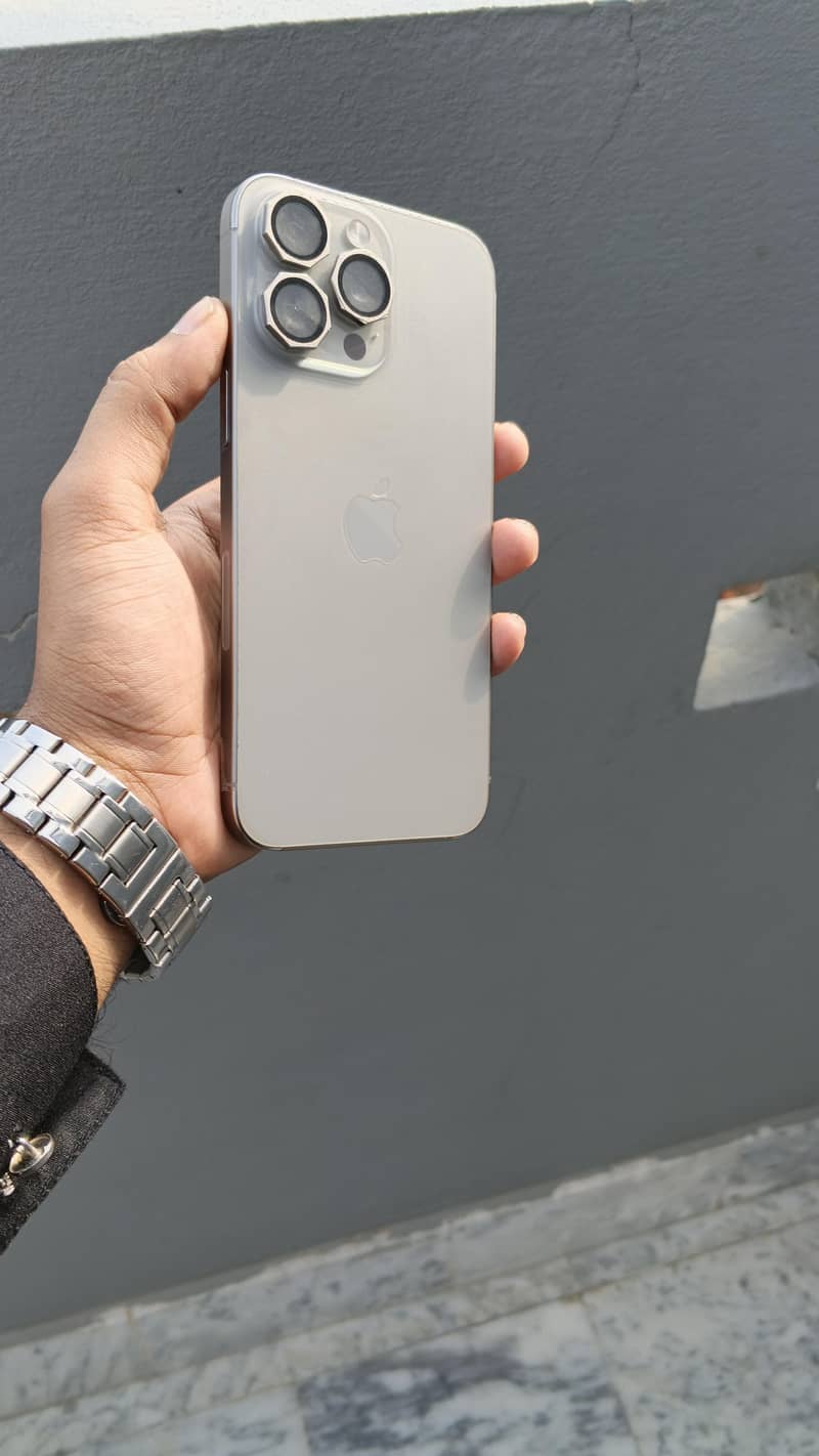 Apple iPhone 15 Pro Max 5