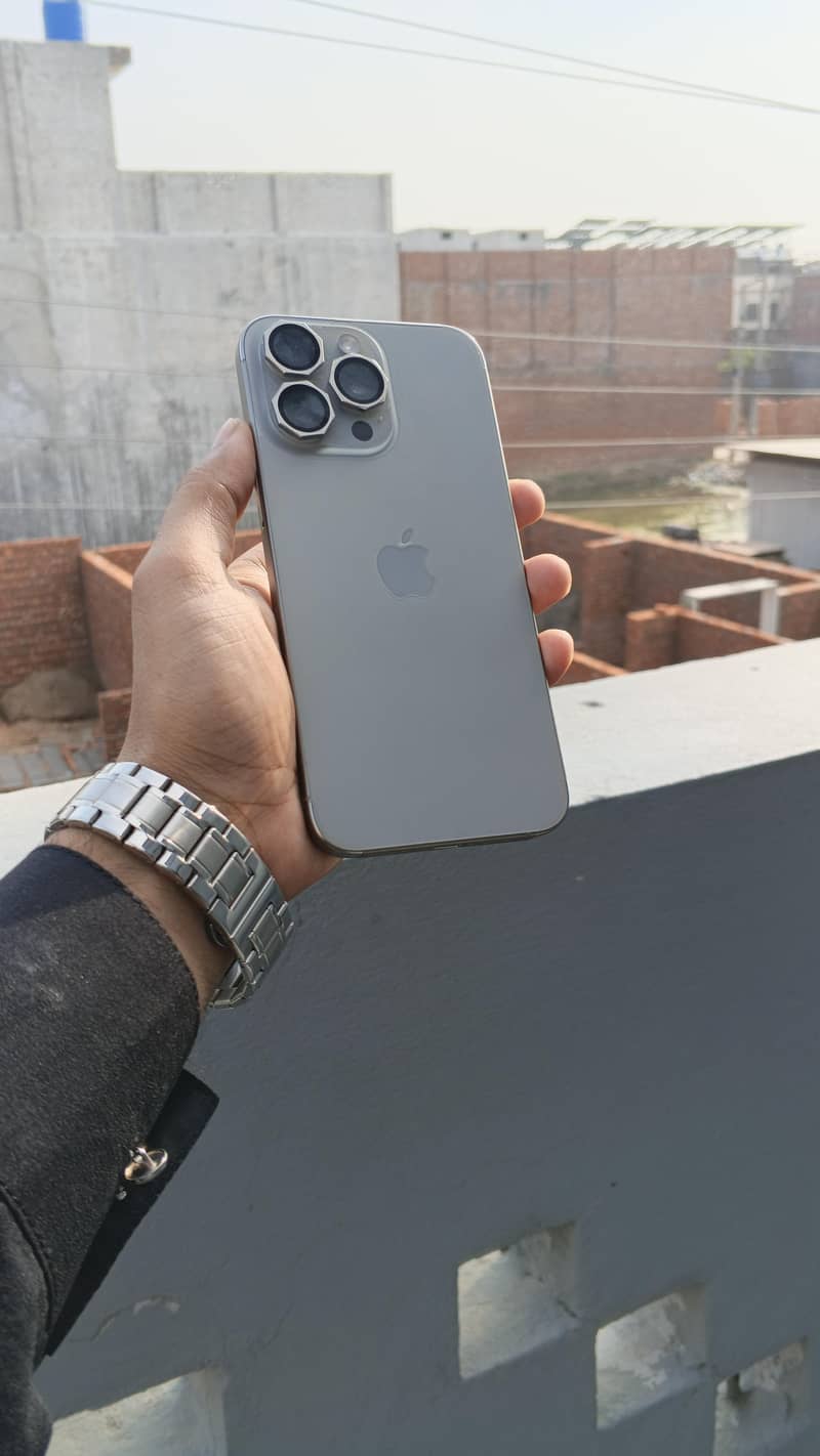 Apple iPhone 15 Pro Max 6