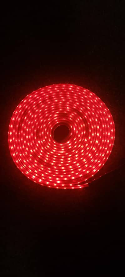 yah light red colour Mein Hai only aur yah Kafi badi hai