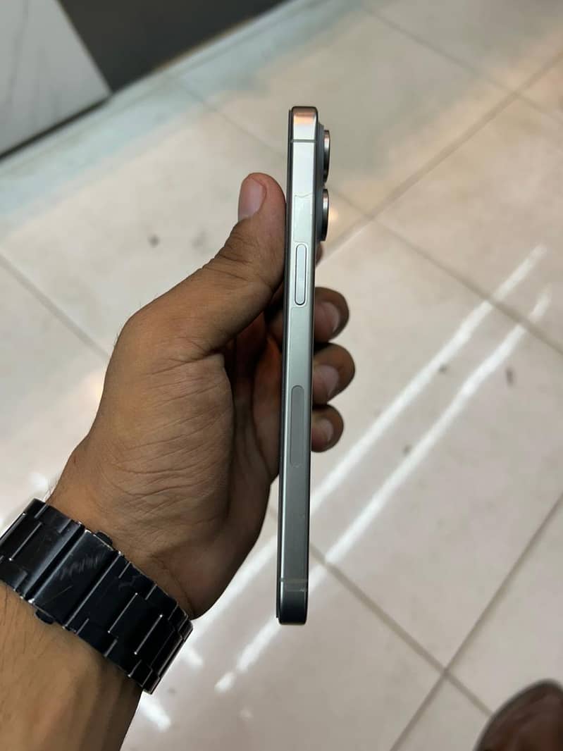 Apple iPhone 15 Pro Max 1