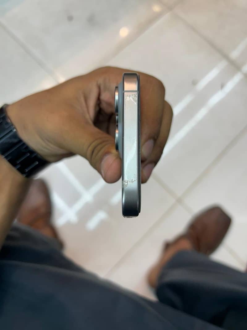 Apple iPhone 15 Pro Max 3