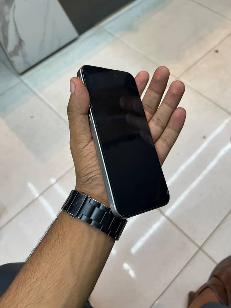 Apple iPhone 15 Pro Max 5