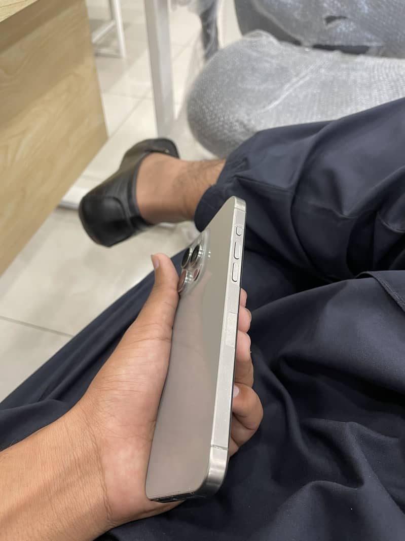 Apple iPhone 15 Pro Max 2
