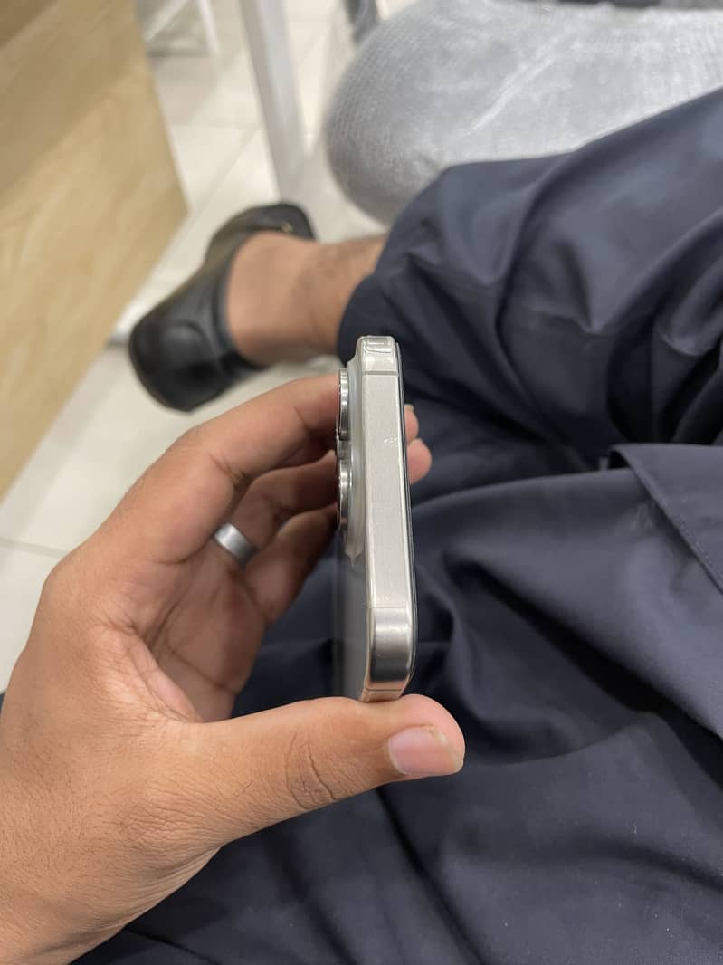Apple iPhone 15 Pro Max 4