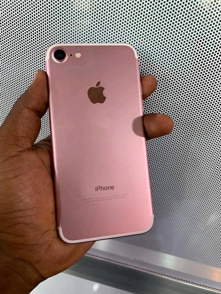 Apple iPhone 7 1