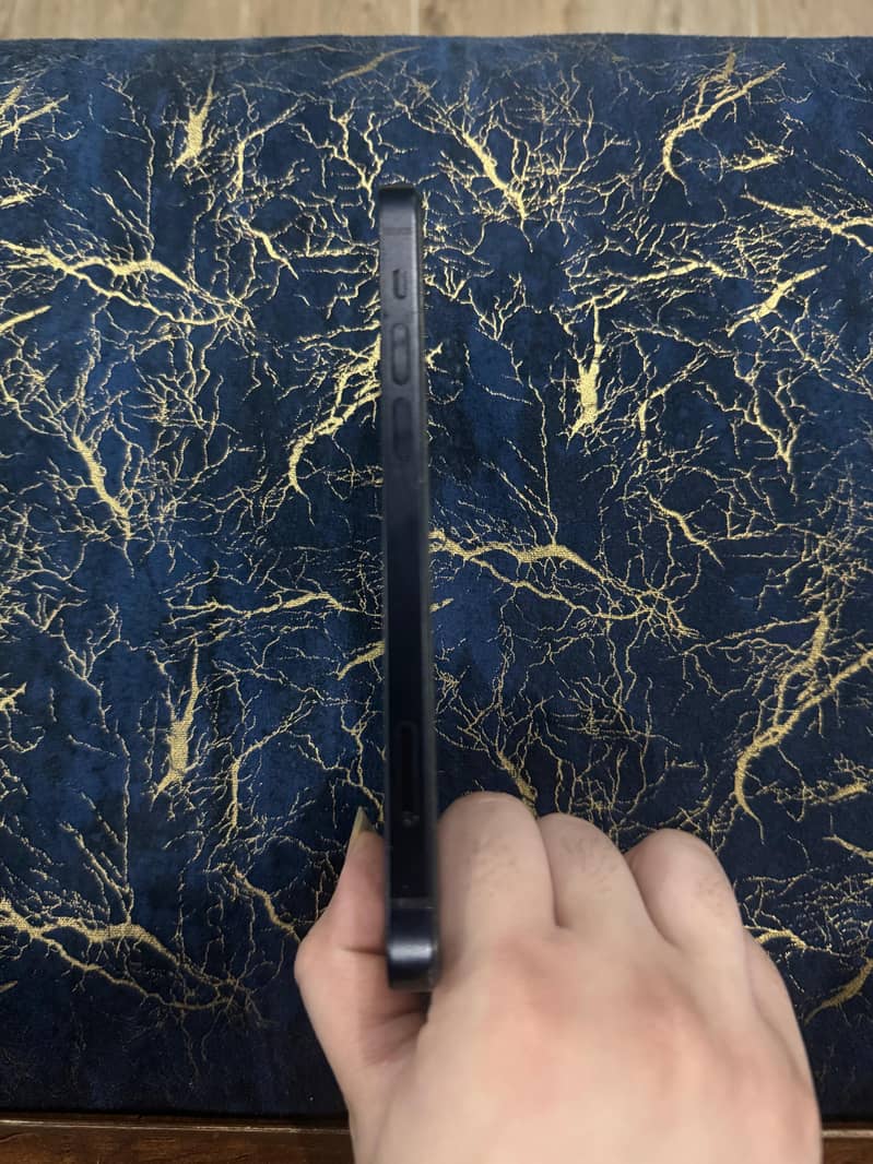 Apple iPhone 12 3