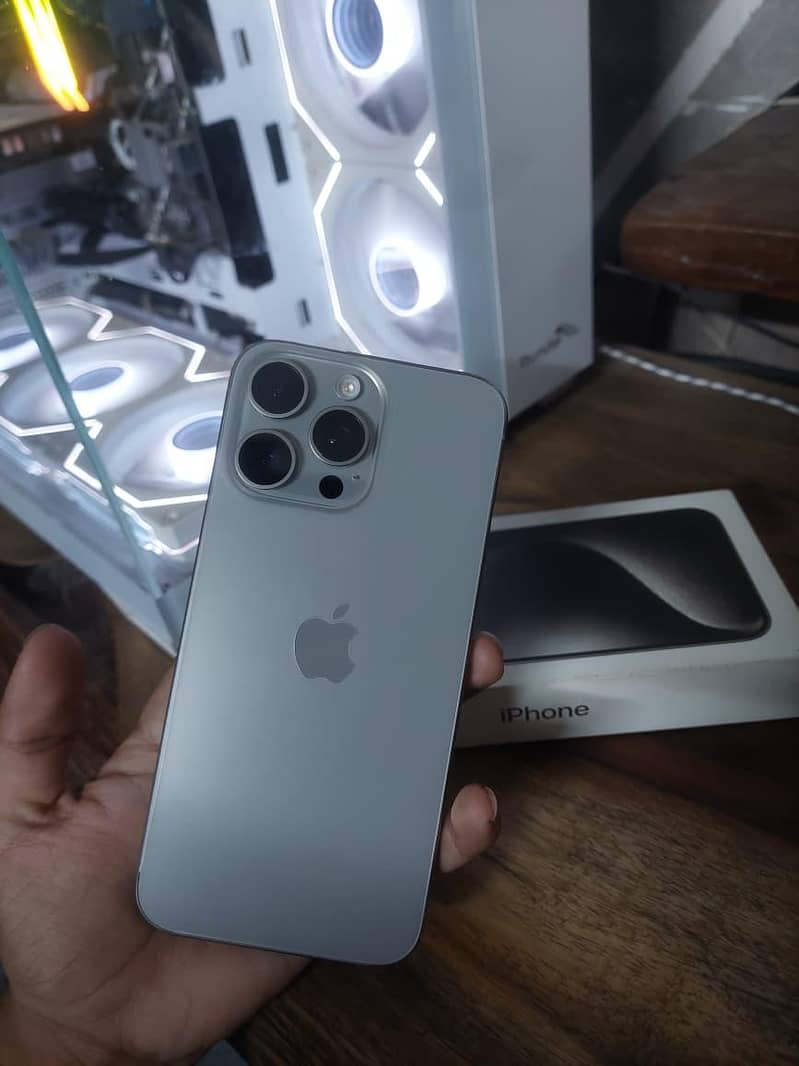 Apple iPhone 15 Pro Max 2