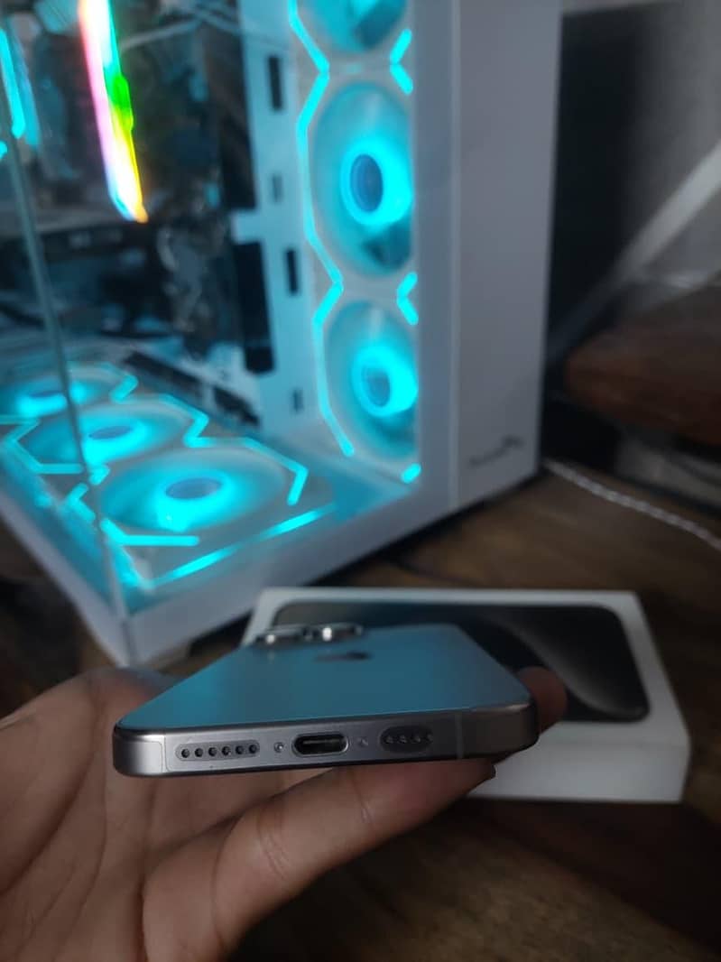 Apple iPhone 15 Pro Max 4