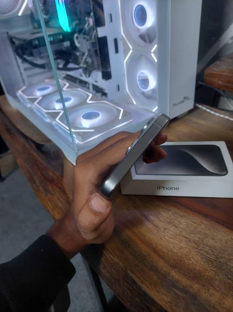 Apple iPhone 15 Pro Max 6