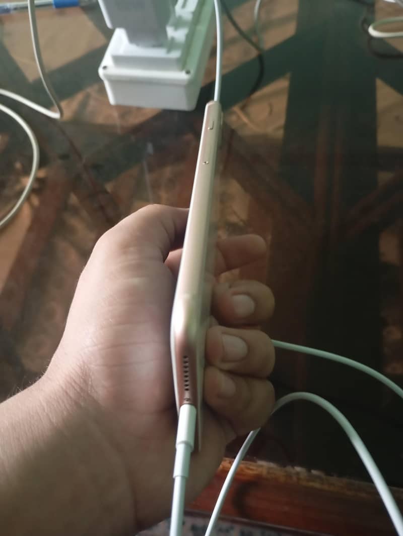 Apple iPhone 8 Plus 3