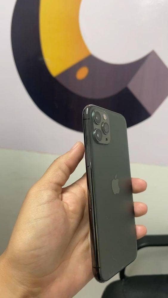 Apple iPhone 11 Pro Max 2