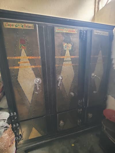 3 door Almari in new condition