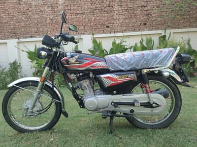 Honda cg 125 new condition,3500 km used only.