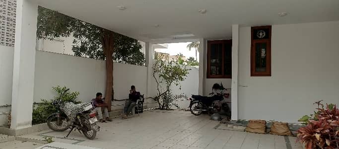 KDA SCHEME NO 1 BANGLOW AVAILABLE FOR RENT 700 SQ YARDS G+1 WITH 10 ROOMS 5 WASHROOMS BEAUTIFUL GARDEN AND PARKING