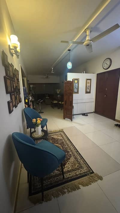 FIRST FLOOR PORTION AVAILABLE FOR SALE WELL MAINTAINED 3 BED D/D LOUNGE WITH 1 COVERED CAR PARKING