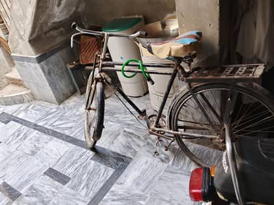 6/7 Mah Se Khari Ha Cycle Aur donp Tyre Tube New Ha