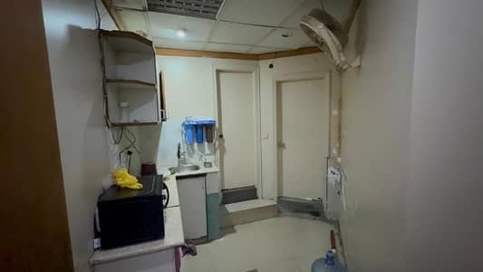 MAIN SHAHRAH-E-FAISAL WELL MAINTAINED OFFICE AVAILABLE FOR RENT 1 CAR PARKING 24/7 BUILDING
