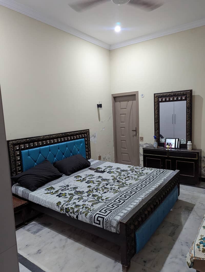 Queen bed with dressing 0