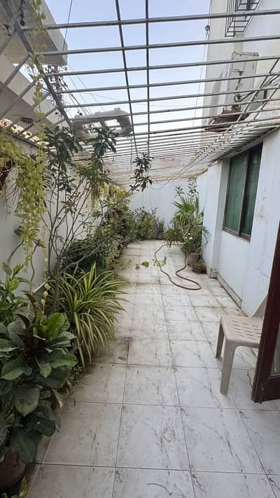 GROUND FLOOR PORTION AVAILABLE FOR SALE 3 BED D/D LOUNGE WITH 1 COVERED CAR PARKING