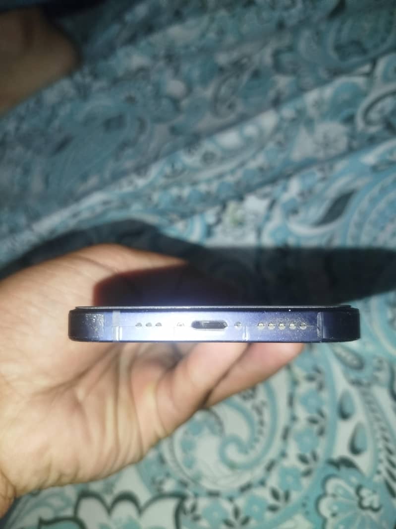 Apple iPhone 12 3