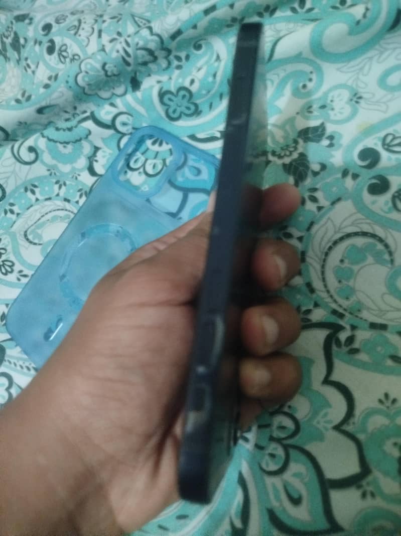 Apple iPhone 12 4