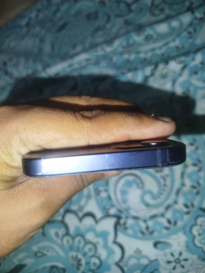 Apple iPhone 12 6