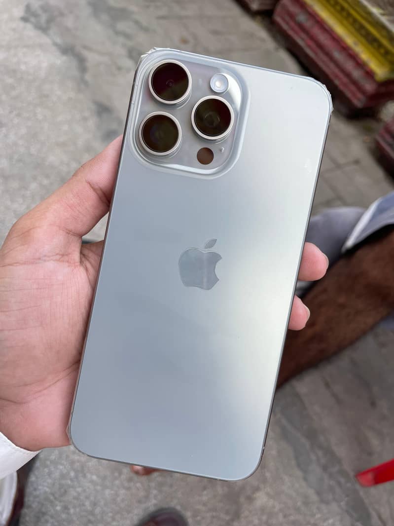Apple iPhone 15 Pro Max 0