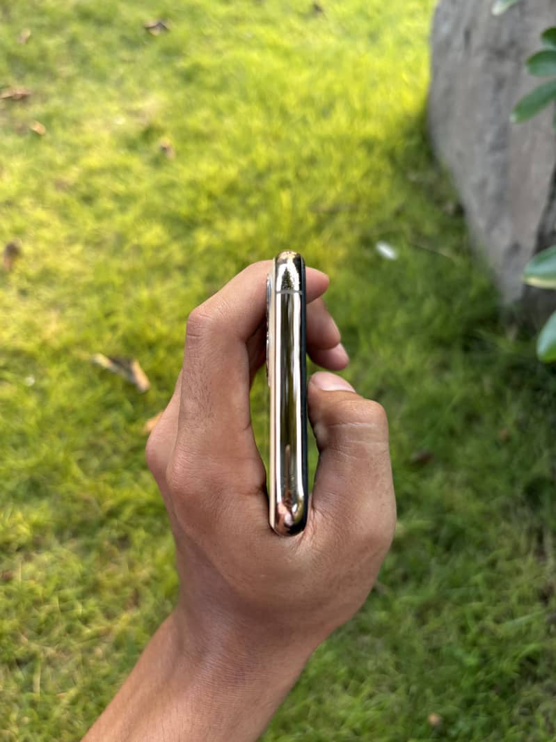 Apple iPhone 11 Pro 1