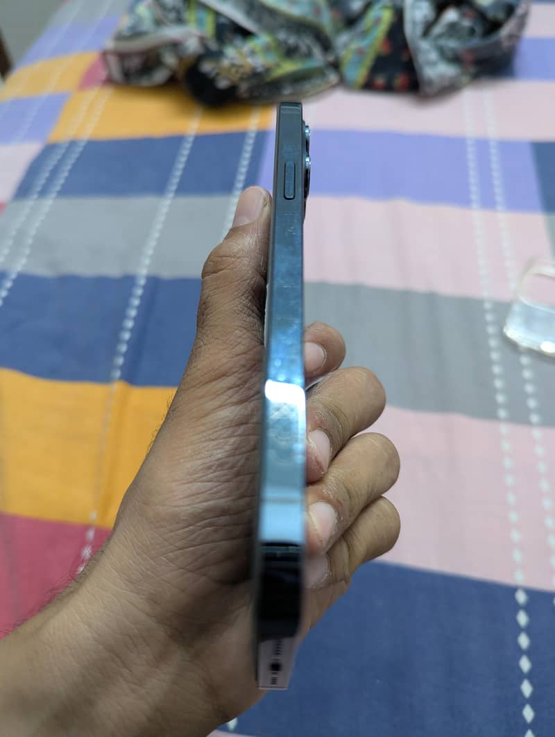 Apple iPhone 12 Pro Max 4