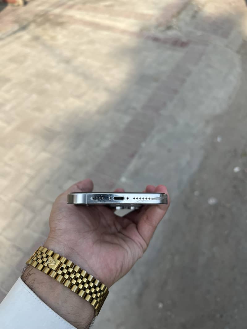 Apple iPhone 14 Pro Max 1