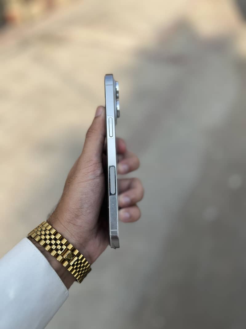 Apple iPhone 14 Pro Max 3